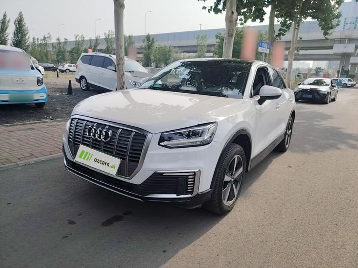 Q2L e-tron 2019 Q2L e-tron EV