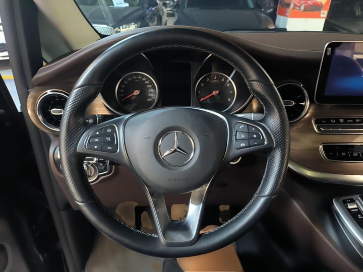 V-Class 2021 V 260 L Long Wheelbase Luxury photo 6