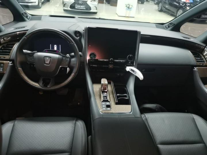 2024 Crown Hybrid 2.5L Supreme photo 5