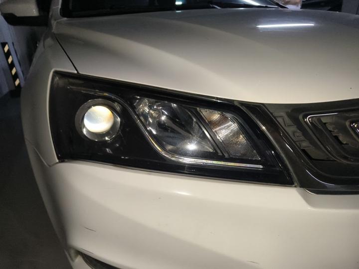 Emgrand 2017 Sedan 1.5L MT photo 7