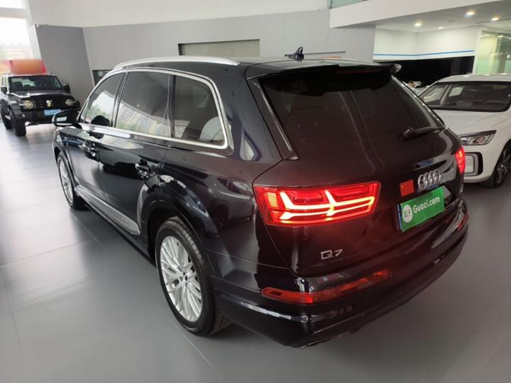 Q7 2018 45 TFSI Tech photo 4