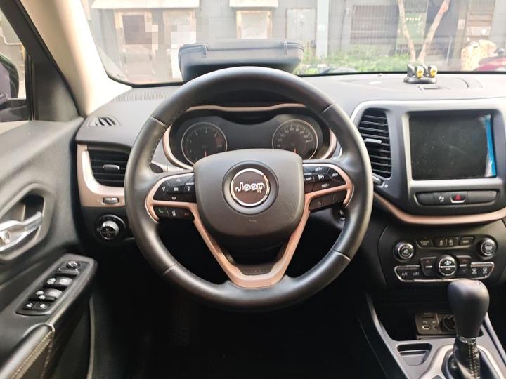 Cherokee 2017 2.4L Leading Smart photo 8