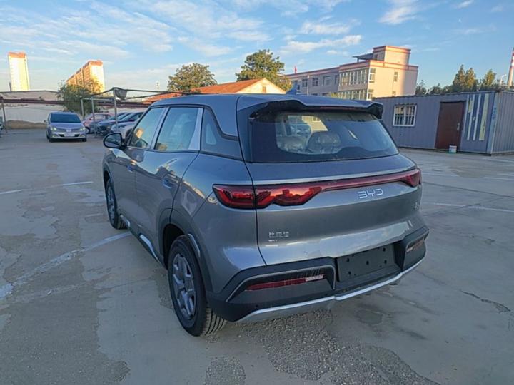 Yuan UP 2027 Flying Spur 401KM Pilot photo 4