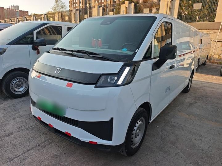 V 2025 V8E- 360km