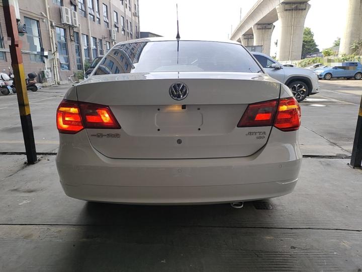 2015 1.6L AT Comfort photo 3