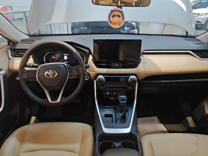 RAV4 2023 2.0L CVT RWD photo 5