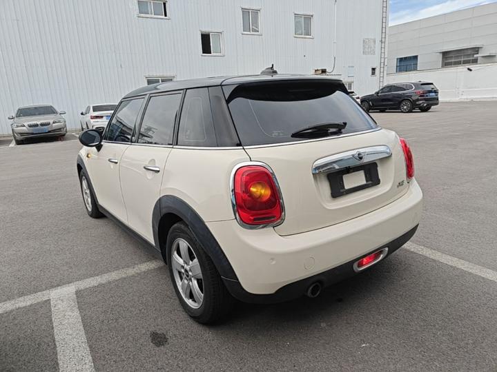 2016 1.2T ONE 5-Door photo 4