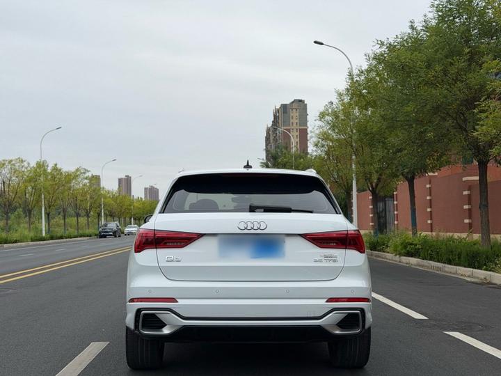 Q3 2024 35 TFSI RS photo 3