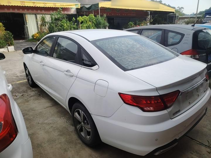 Emgrand GL 2018 1.8L DCT Elite Connected photo 4