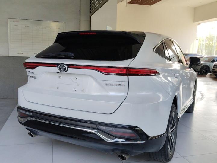 2022 2.0L CVT RWD Premium photo 4