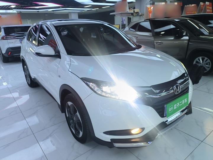 Vezel 2017 1.8L CVT RWD Pioneer photo 3
