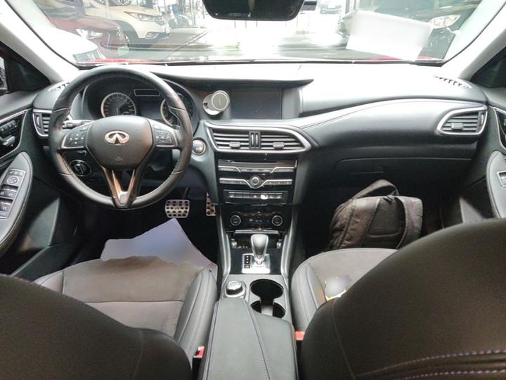 QX30 2018 1.6T RWD photo 5
