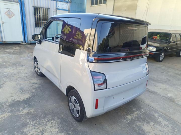 Wuling Air ev 2023 4-Seater - Advanced photo 4
