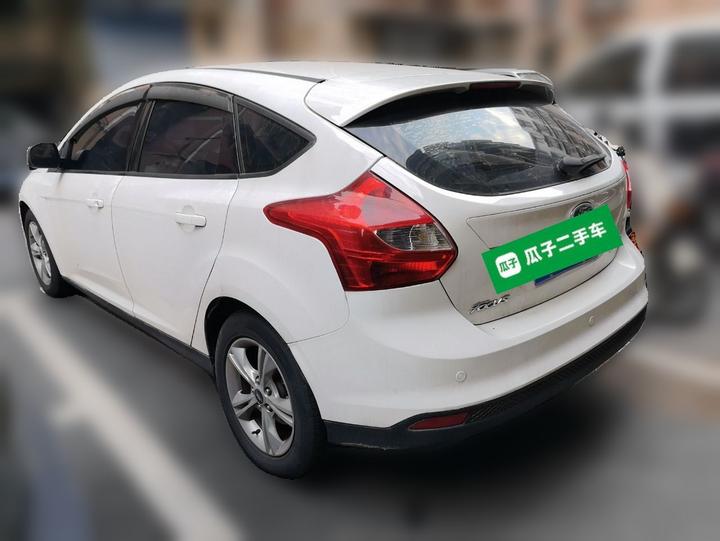 Focus 2012 Hatchback 1.6L MT photo 4