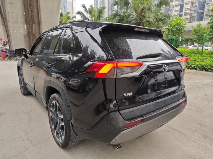 RAV4 2020 2.0L CVT AWD Premium photo 4