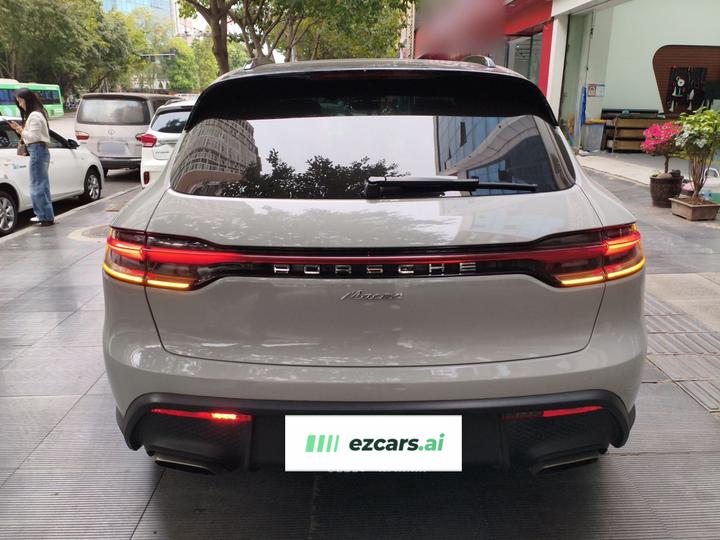 2022 Macan 2.0T photo 3