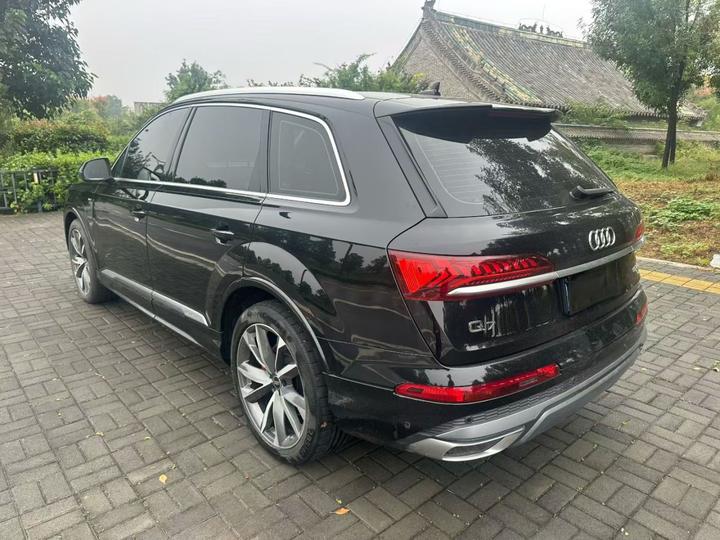 Q7 2023 55 TFSI quattro S line Sport photo 4