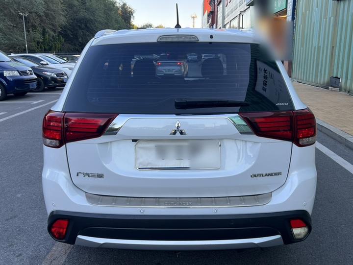 Outlander 2016 2.4L AWD Elite 5-Seater photo 6