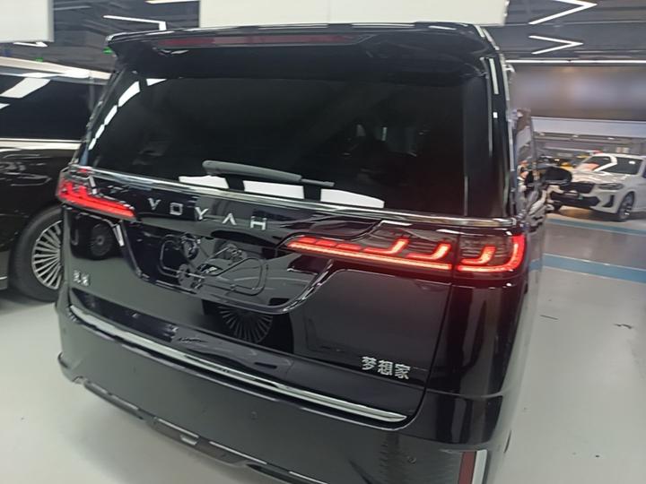 Voyah Dreamer 2024 PHEV Extended Range Flagship photo 3