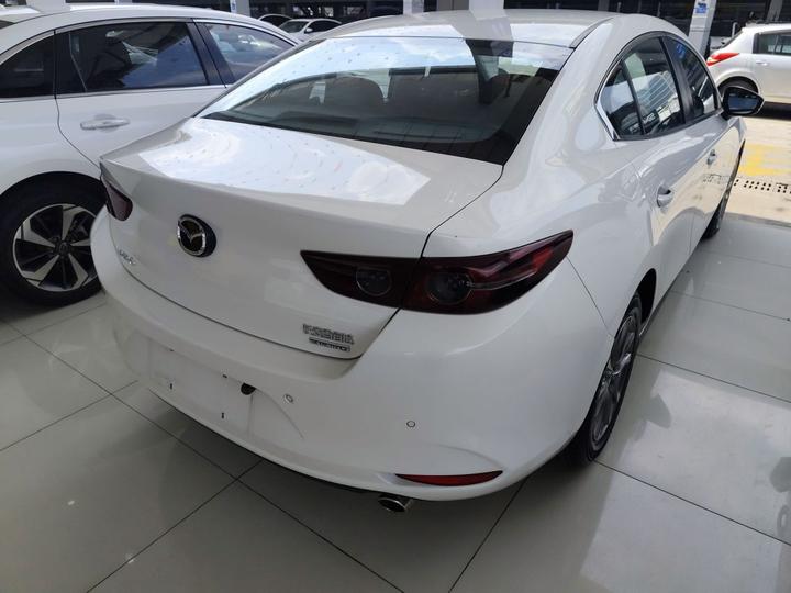 3 Axela 2020 1.5L AT photo 4