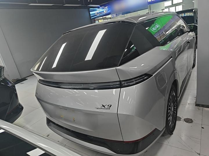 X9 2025 EV 702 AWD Performance Max photo 3