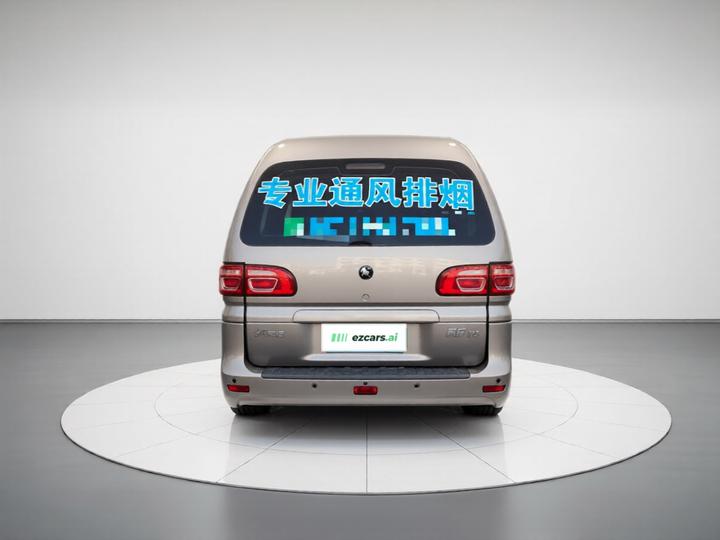 Lingzhi 2022 M5L 2.0L 7-Seater photo 5