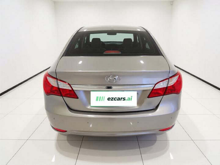Dynamic 2011 1.6L AT Luxury photo 3