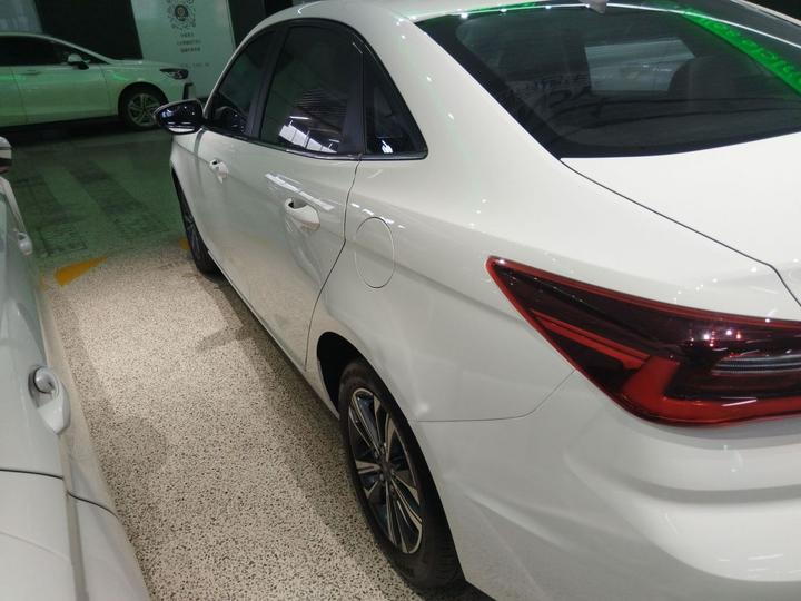 Escort 2021 1.5L AT photo 4