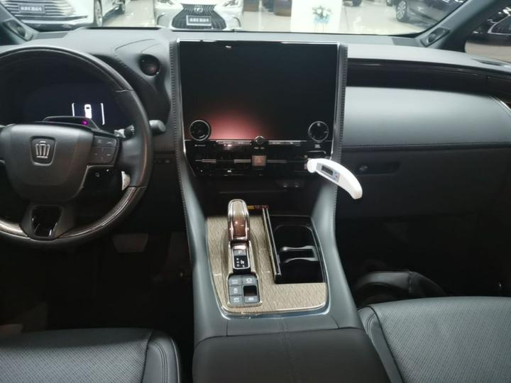 2024 Crown Hybrid 2.5L Supreme photo 8