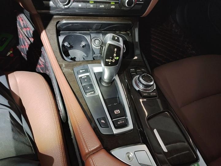 5 Series 2017 525Li Leading photo 5