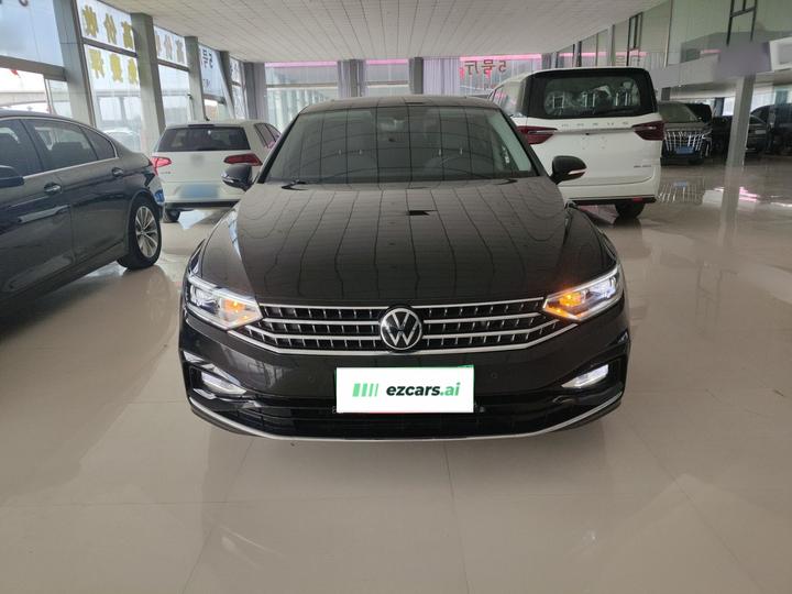 Magotan 2023 200 Anniversary Edition 330TSI DSG Leading photo 2