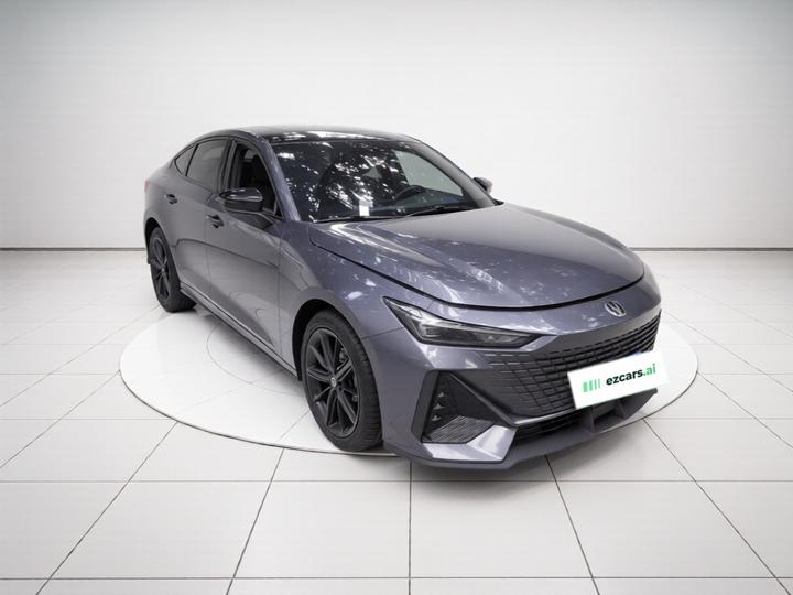 UNI-V 2022 1.5T Premium photo 3