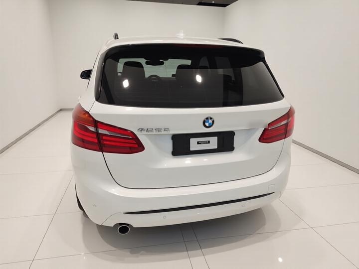 2 Series Wagon 2016 218i Sport Design Package photo 5