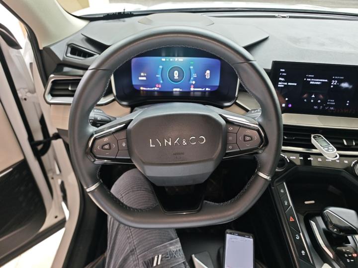 06 EM-P 2020 PHEV Plus photo 6