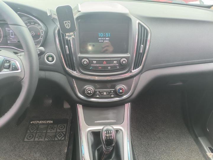 560 2016 1.8L MT Luxury photo 8