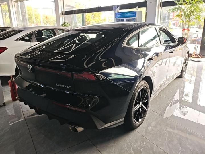UNI-V 2022 1.5T Premium photo 6
