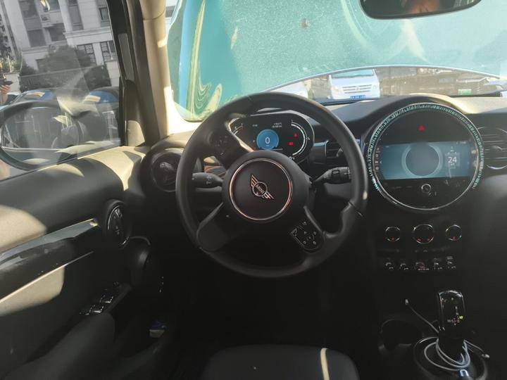 2022 1.5T COOPER Classic 5-Door photo 3