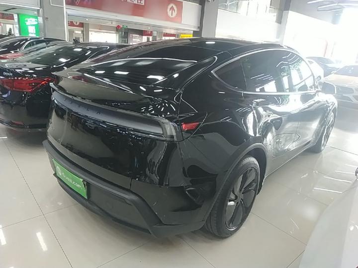 Model Y 2025 RWD photo 4