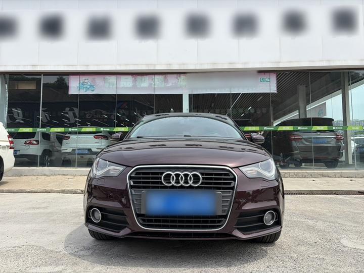 A1 2014 30 TFSI Sportback Comfort photo 2