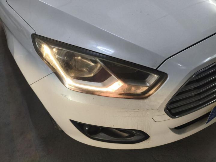 Escort 2015 1.5L MT Fashion photo 8