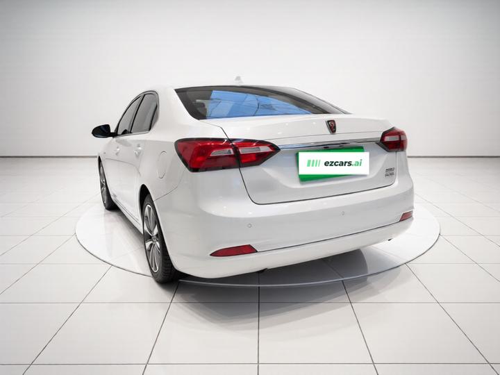 360 2018 PLUS 1.5L AT Luxury photo 4
