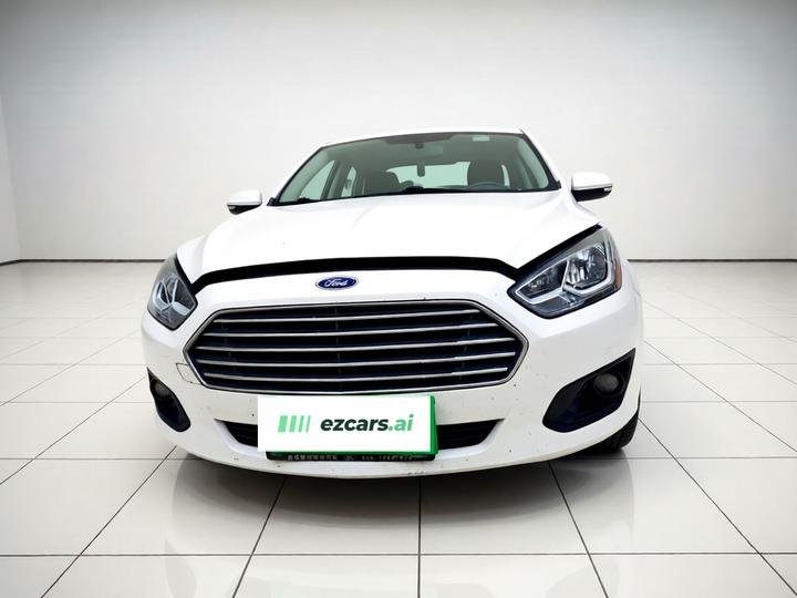 Escort 2015 1.5L MT Comfort photo 2