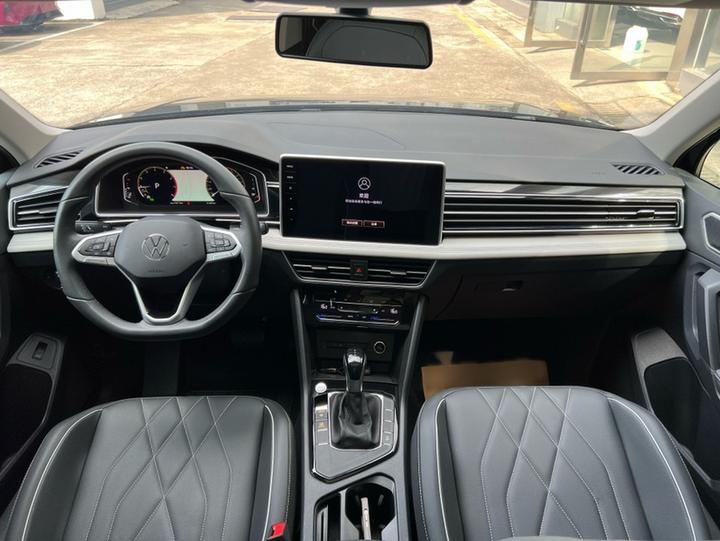 Tiguan L 2024 300TSI AT RWD Smart photo 8