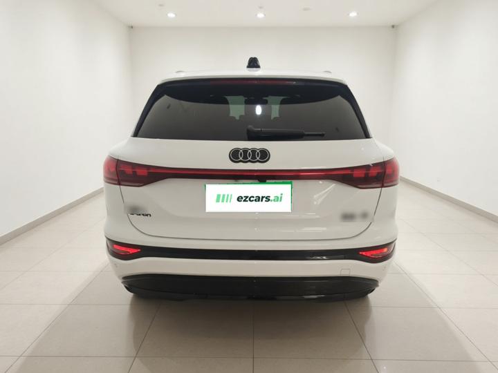 Q6L e-tron 2026 Pilot photo 5