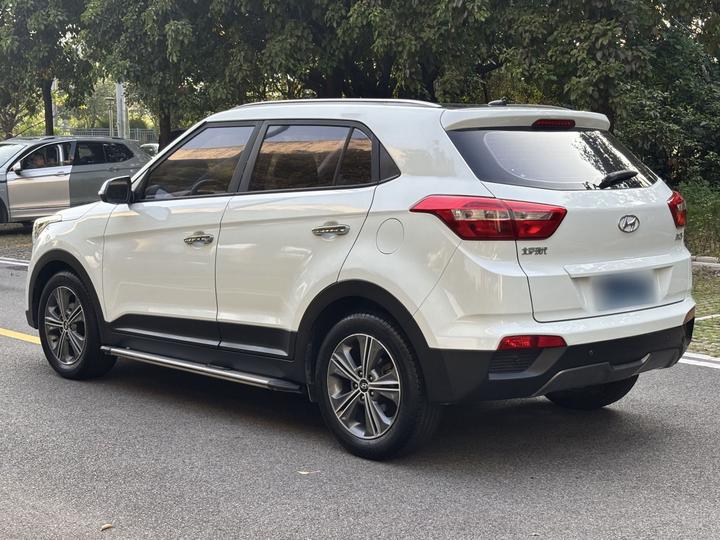 ix25 2015 1.6L AT RWD Smart GLS photo 4