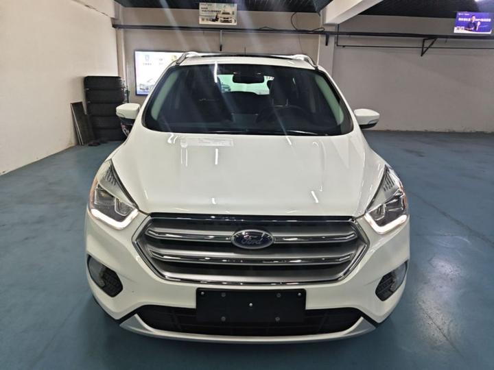 Kuga 2018 EcoBoost 180 RWD photo 2