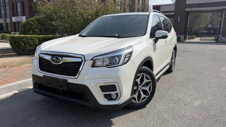 Forester 2020 2.0i Luxury