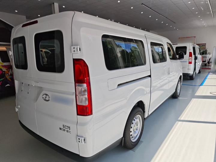 Ruichi EV EC75 2027 Pro Pioneer Ⅰ 9-Seater photo 4