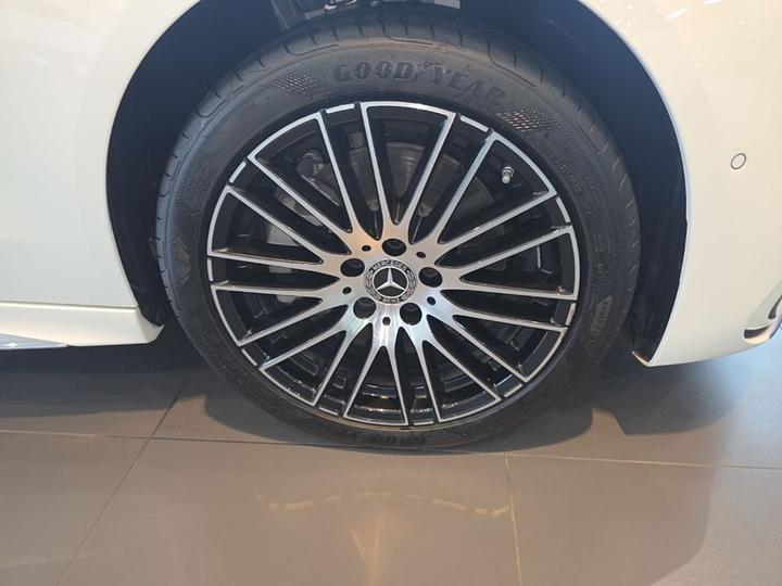 C-Class 2025 C 260 L Sport photo 8