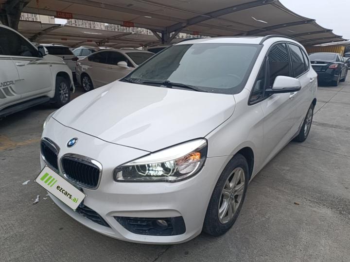 2 Series Wagon 2016 218i Leading